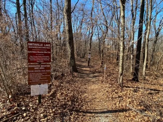 Bike trail with a sign that reads Smithville Lake