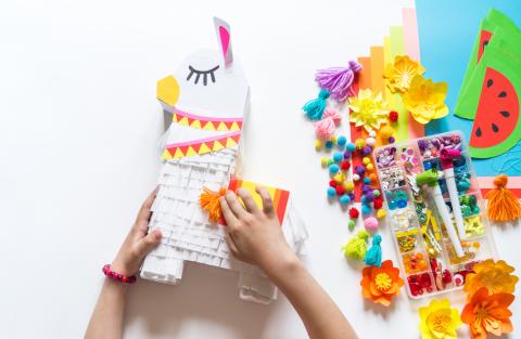 Making piñatas image 