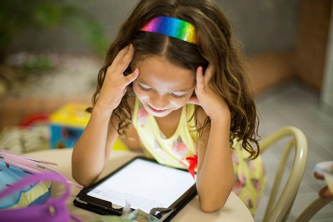 kid with tablet